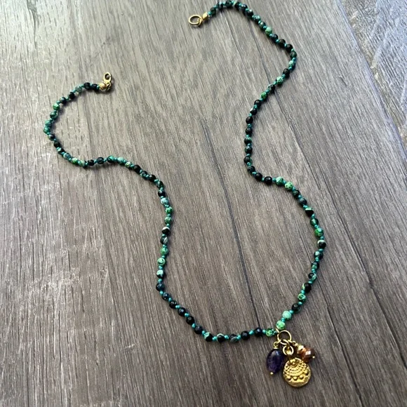 Handmade hand knotted vibrant green agate necklace with charm cluster - Picture 11 of 12